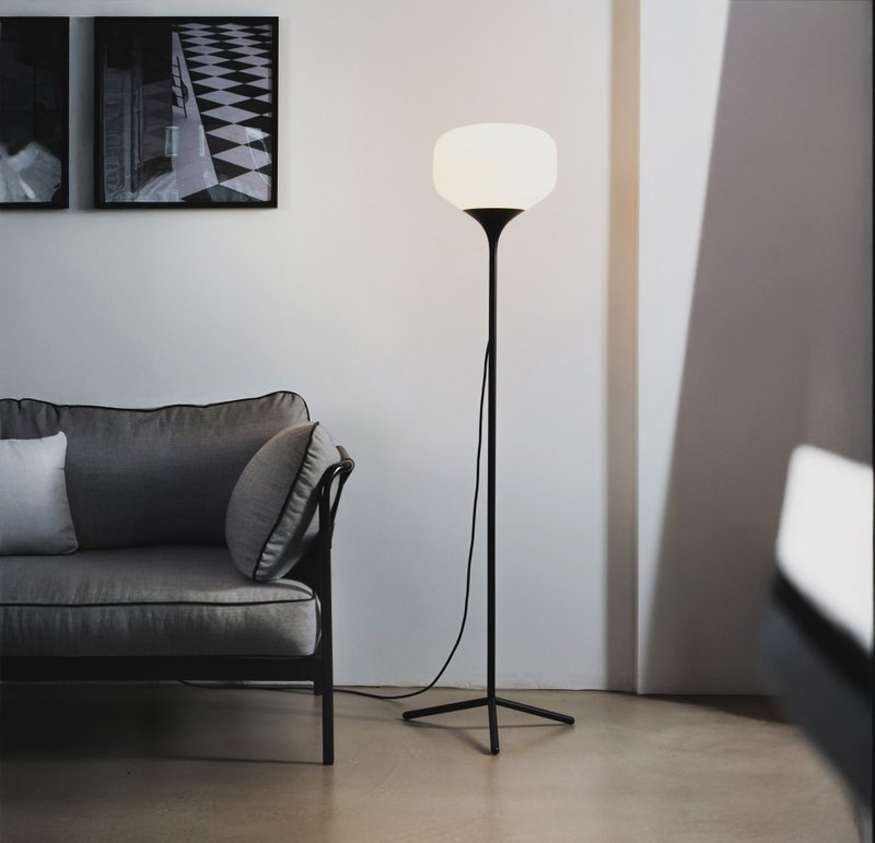 AWA Floor Lamp 德國設計極簡玻璃落地燈 - 燈具/燈飾 - 玻璃 白色