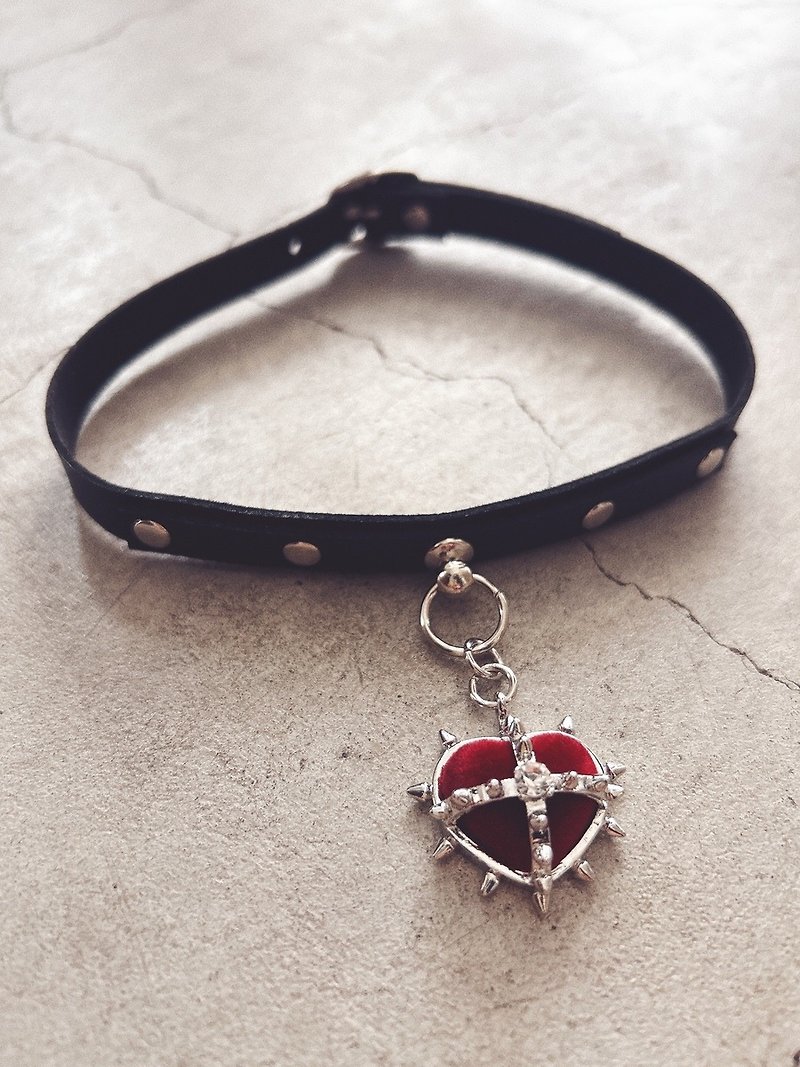Spiked Heart Choker/Black/Red/Size F/Hellcatpunks/hcp-ac-0321 - Chokers - Faux Leather Black