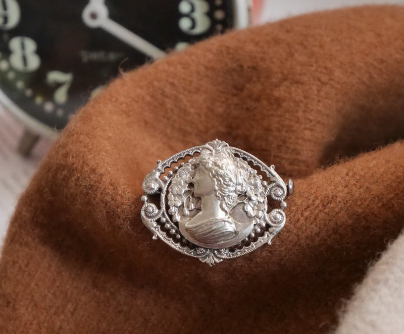 骨董ANTIQUE古典新藝術時期經典花卉線條仕女別針胸針 法國B2202 - 胸針 - 其他金屬 銀色