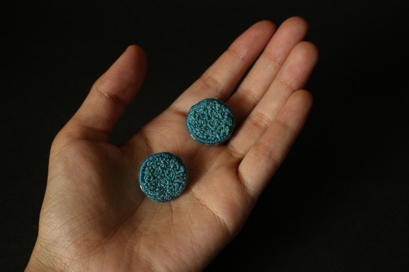 刺繡耳環 020 寶石小姐 / 耳針款 - 耳環/耳夾/耳骨夾 - 繡線 藍色