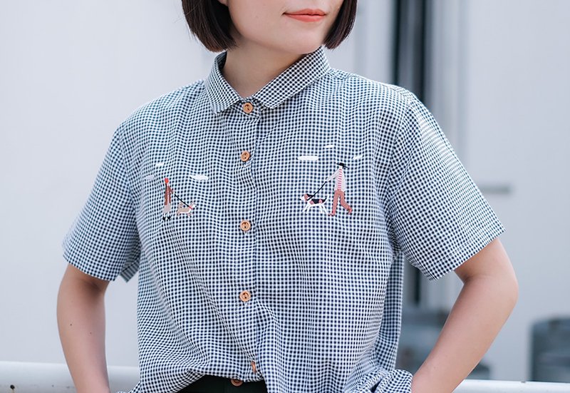 【聖誕禮盒】Basic基本款棉短袖襯衫 Green 綠色 Dog walking S/M - 女襯衫 - 棉．麻 綠色