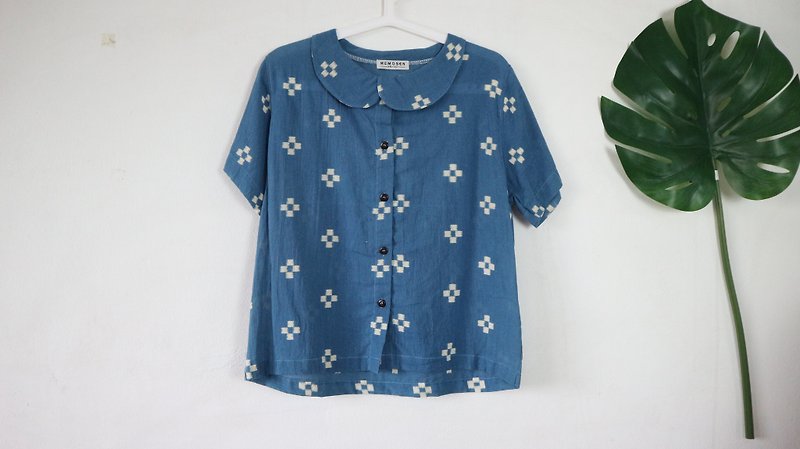 Short Sleeve Shirt  with Wooden buttons - T 恤 - 棉．麻 