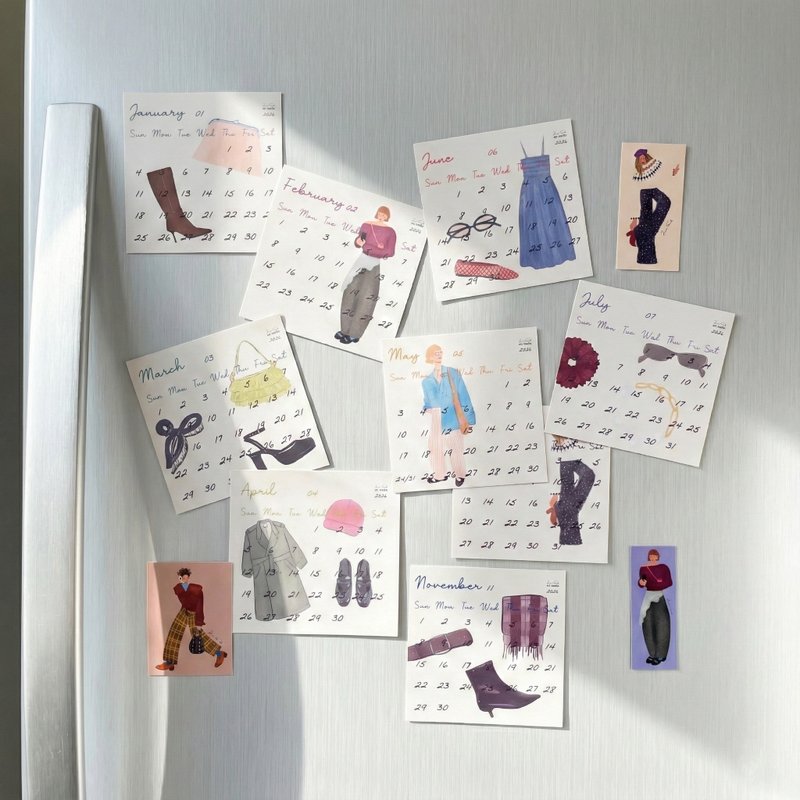 2026 磁貼式設計月曆 / 原創插畫 贈人物磁鐵 - 日曆/月曆/年曆 - 紙 卡其色