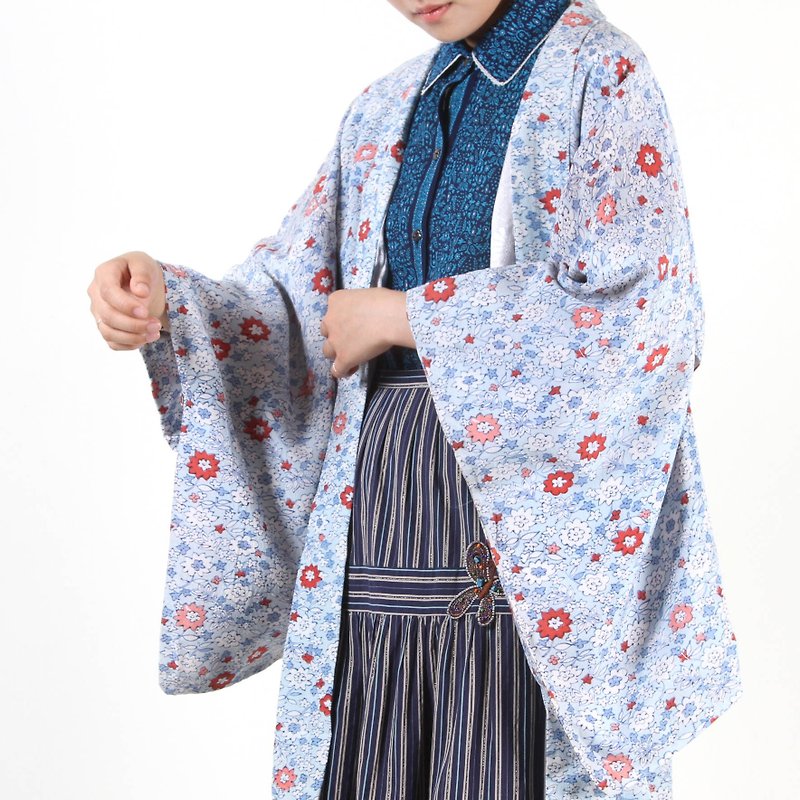 [Egg Plant Vintage] Snow Mountain Flower Flow Printing Vintage Kimono Knitting - เสื้อแจ็คเก็ต - เส้นใยสังเคราะห์ สีน้ำเงิน