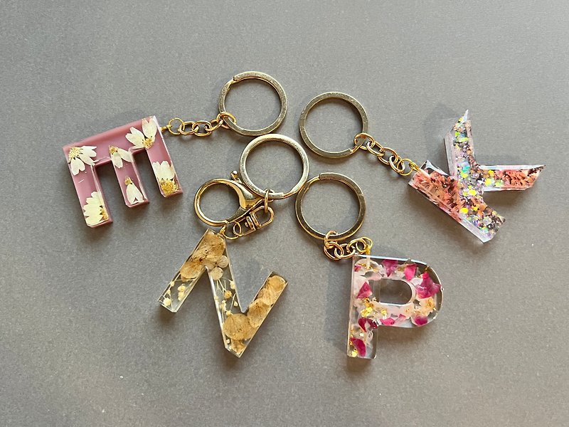 handmade real flower key ring - Keychains - Acrylic Pink