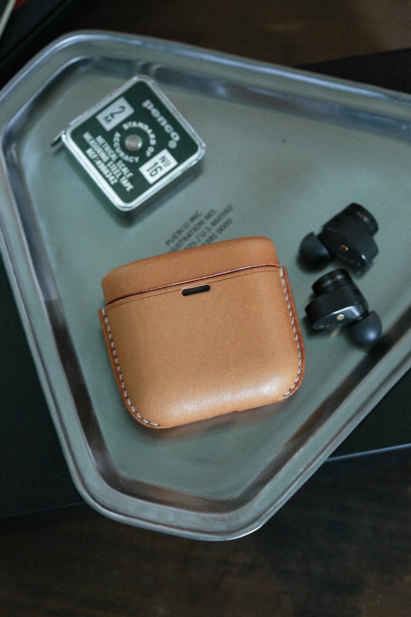 Purely handmade vegetable-tanned Bowers & Wilkins PI7/PI5 protective case with full headphone protection - Headphones & Earbuds Storage - Genuine Leather 