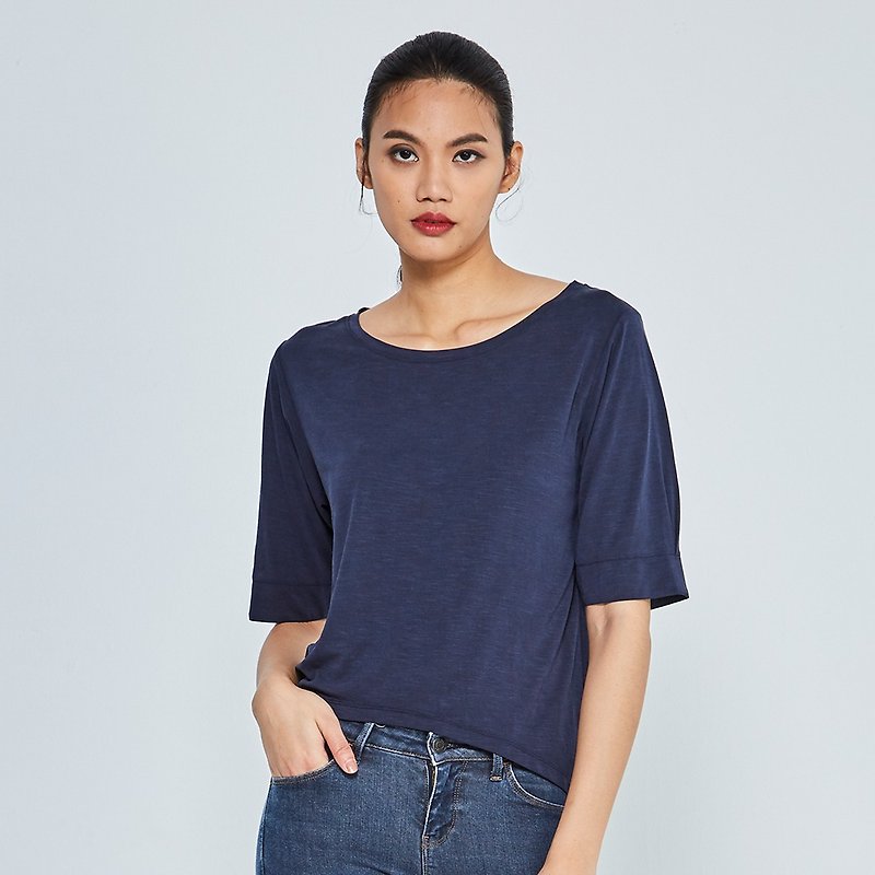 Diagonal hem wide quarter sleeve top - เสื้อผู้หญิง - ผ้าฝ้าย/ผ้าลินิน สีน้ำเงิน