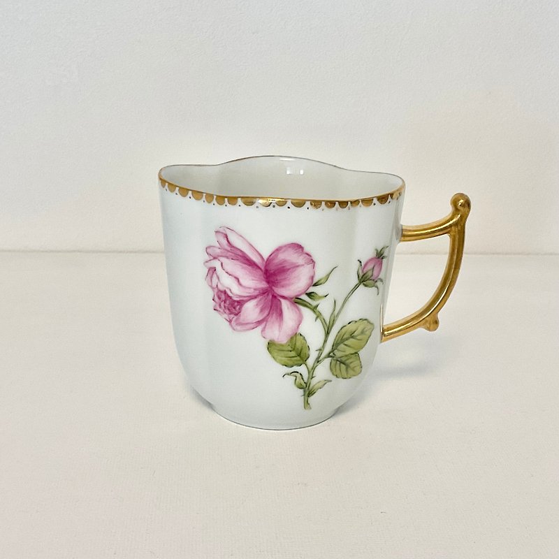 Hand-painted Rose mug - แก้วมัค/แก้วกาแฟ - เครื่องลายคราม ขาว