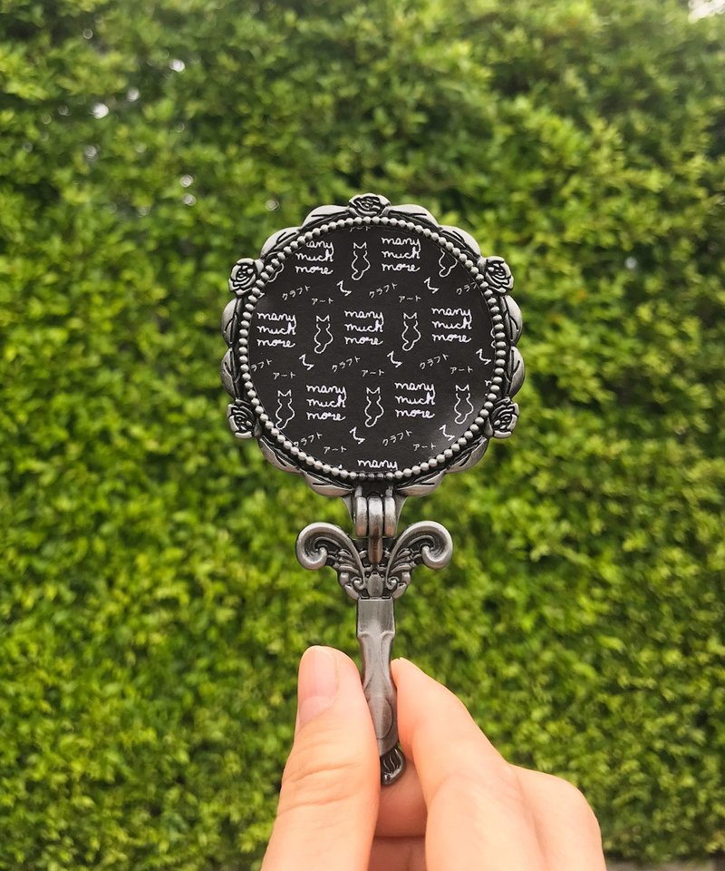 【Customized Gift】Handmade Embroidery - I will draw and stitch your favorite - 彩妝刷具/鏡子/梳子 - 其他金屬 銀色