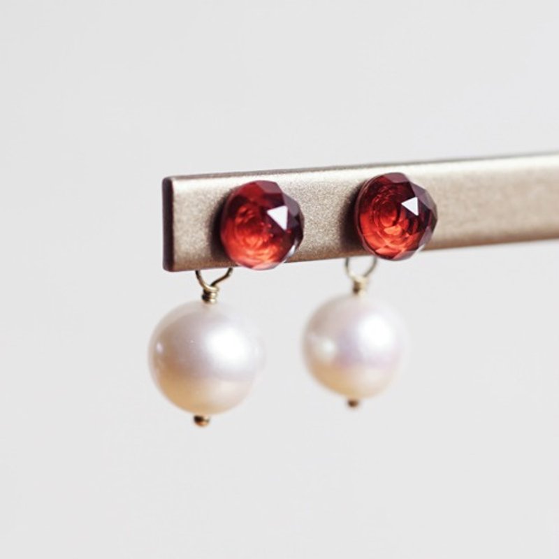 Rose Cut Garnet and Pearl Catch Stud Earrings Lola - ต่างหู - เครื่องเพชรพลอย สีแดง