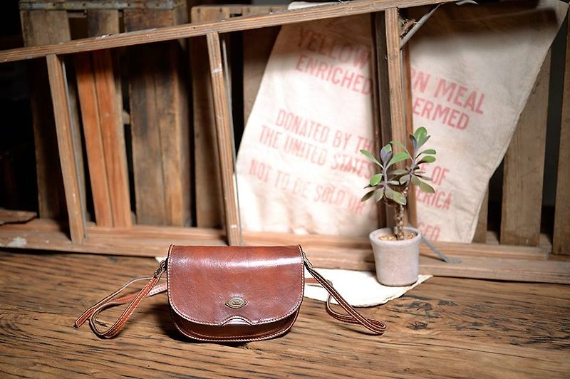"THE BIDRGE antique oblique Bag" VBA 04 - Messenger Bags & Sling Bags - Genuine Leather Brown