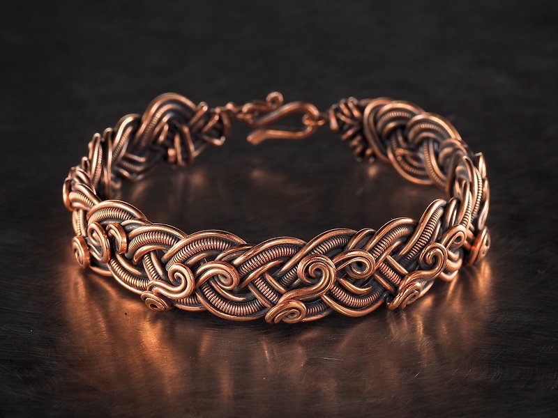 Wire wrapped copper bracelet for woman / Antique style copper jewelry - สร้อยข้อมือ - ทองแดงทองเหลือง สีทอง