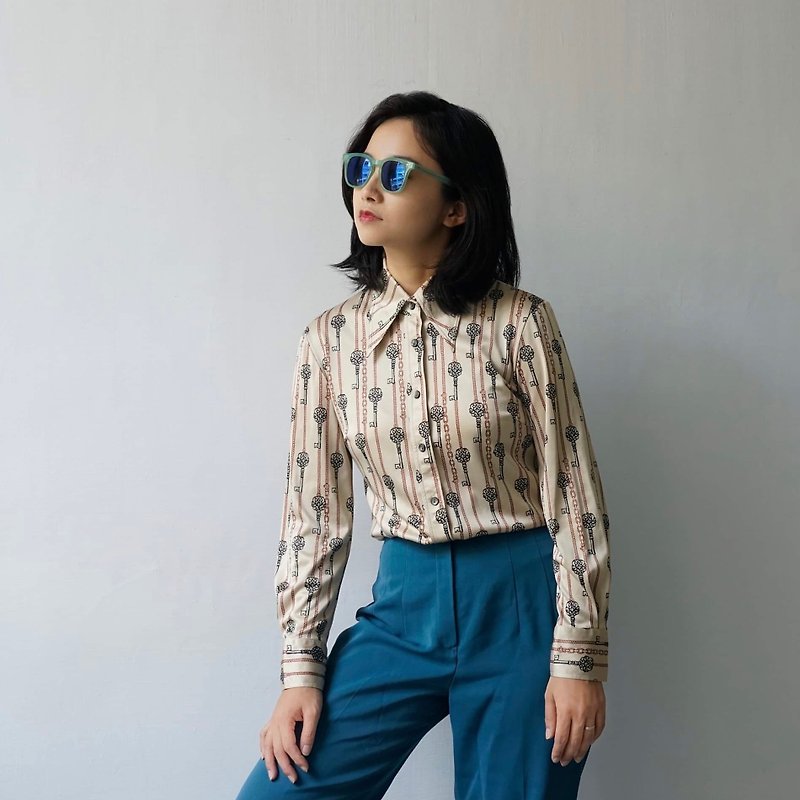Chain/Japanese vintage shirt - เสื้อเชิ้ตผู้หญิง - เส้นใยสังเคราะห์ 