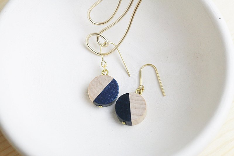 // VÉNUS 小 small round wooden painted earrings classic dark blue // ve066 - Earrings & Clip-ons - Wood Blue