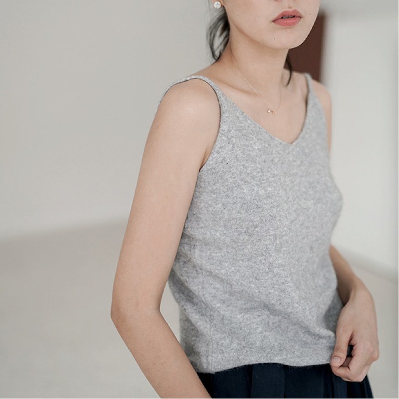 Gray pure wool V-neck sling basic models vest three-color optional body within the soft touch V neck lover & love inside the ride + jacket stacking stars fall and winter artifact | vitatha Fan Tata original independent design women's brand - เสื้อกั๊กผู้หญิง - ขนแกะ สีเทา