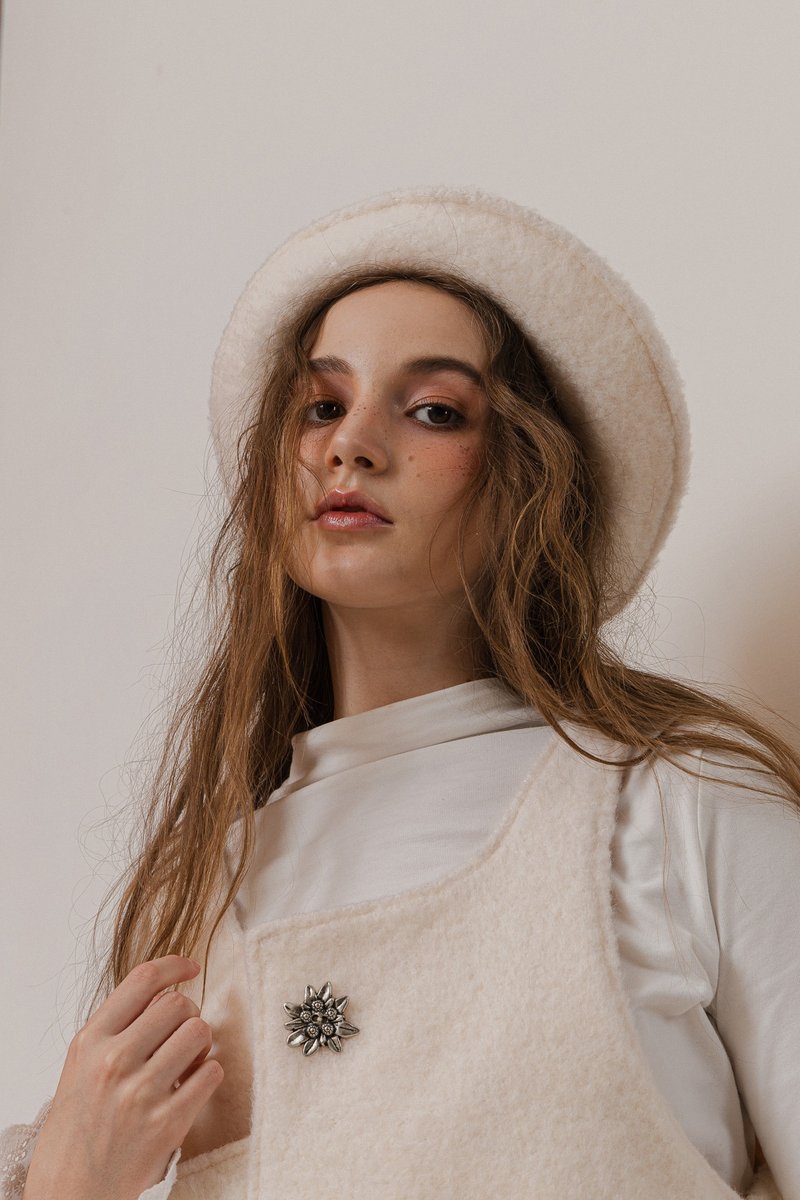 handmade cashmere hat 手作羊絨鐘形帽 White 燕麥白 - 帽 - 羊毛 白色