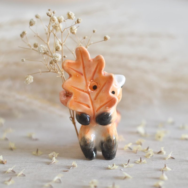 Red leaf red panda incense sticks/dried flower base - Items for Display - Porcelain Orange