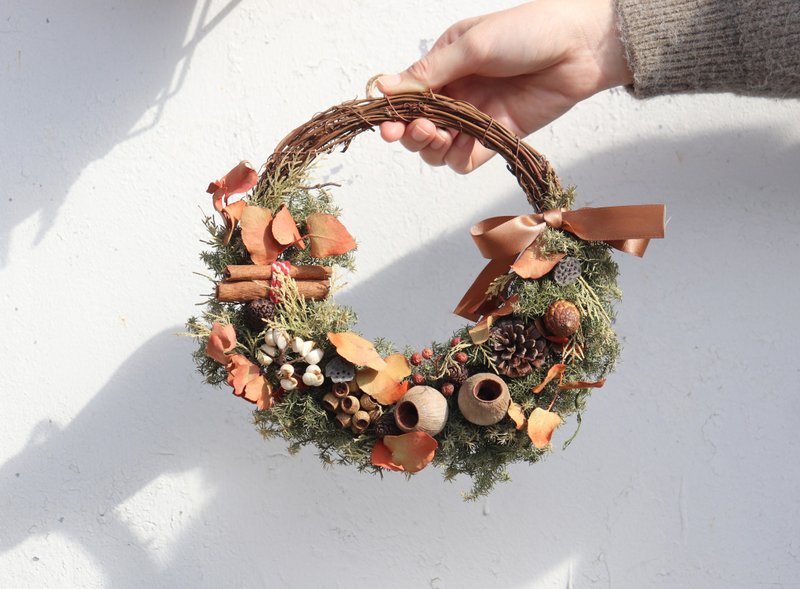 - Autumn Equinox Half-Moon Wreath- Half-moon dry wreath home decoration wedding favors - ช่อดอกไม้แห้ง - พืช/ดอกไม้ สีนำ้ตาล