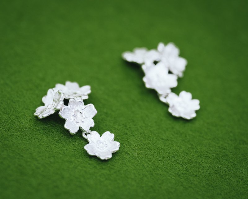 Japanese Silver Sakura earrings - non-nickel - Cherry blossom flowers - ต่างหู - เงิน สีเงิน