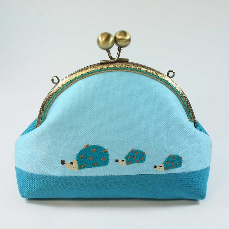Mouth gold embroidery cosmetic 02-- hedgehog - กระเป๋าเครื่องสำอาง - กระดาษ สีน้ำเงิน