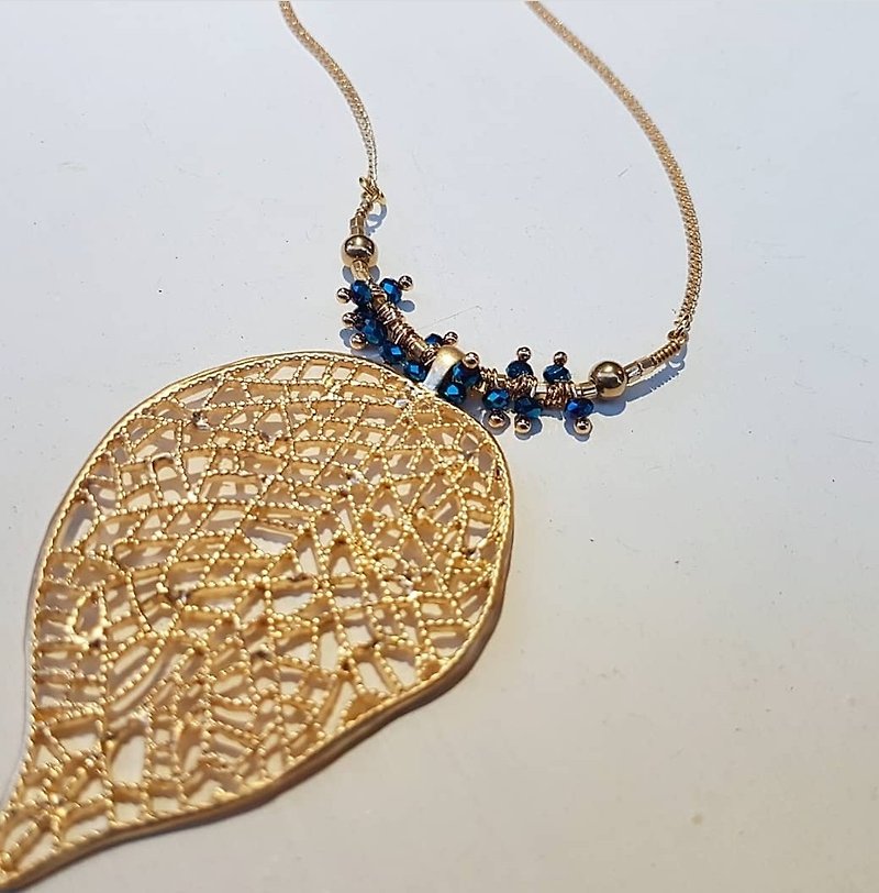 Copper hand made _ big openwork leaves treasure blue crystal _ two colors _ long necklace _ medium long necklace _ short necklace - สร้อยคอยาว - ทองแดงทองเหลือง สีน้ำเงิน