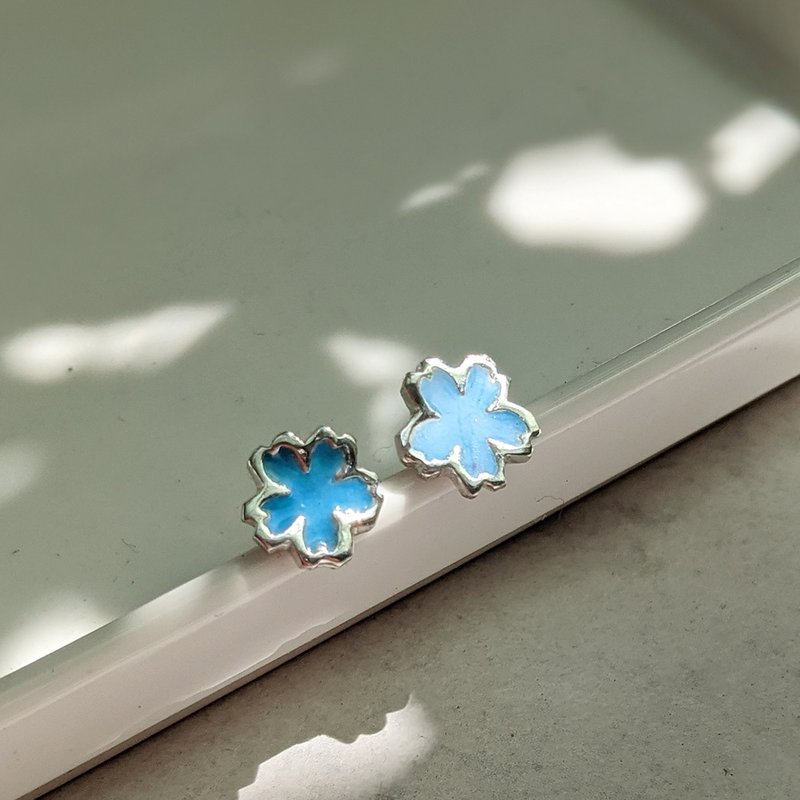 [Spring is coming] Falling Cherry Blossom Series-Huaqing-Enamel 925 Sterling Silver Cherry Blossom Earring Single Stud Earring - ต่างหู - โลหะ สีน้ำเงิน