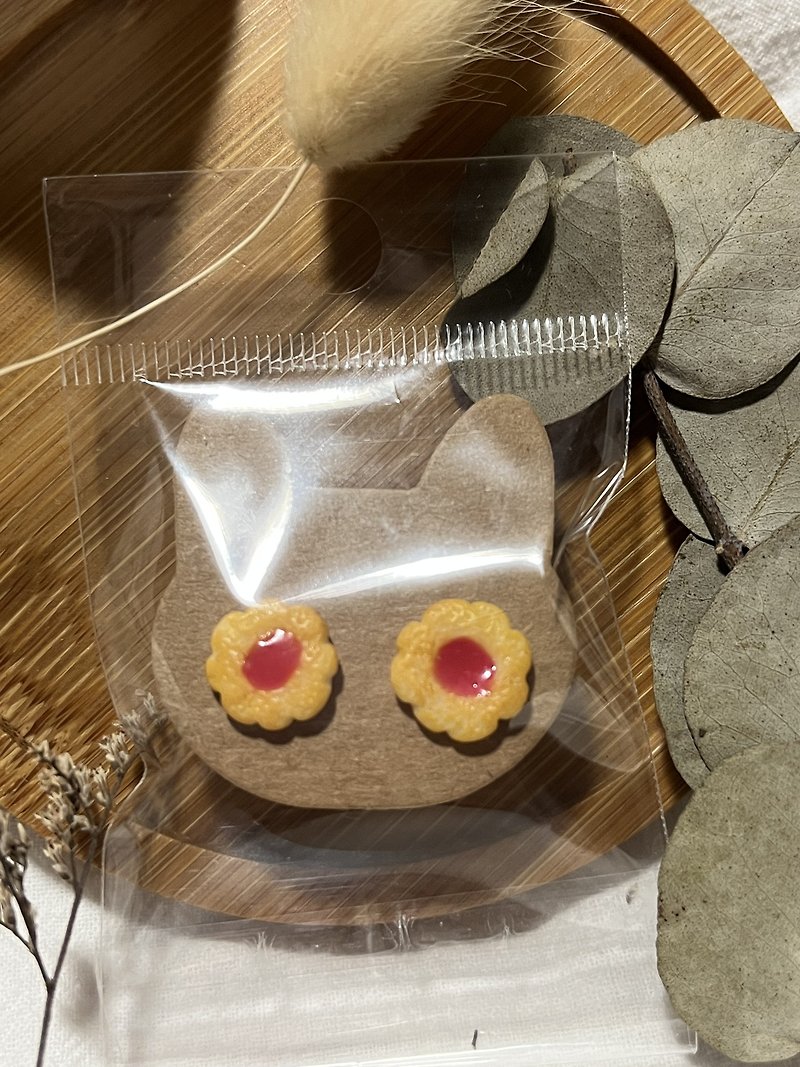 Simulation sugar heart biscuit earrings / binaural price spot - ต่างหู - ดินเหนียว 