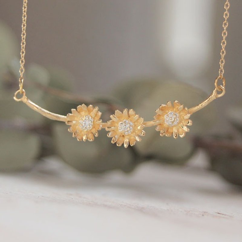 Chrysanthemum necklace - Necklaces - Other Metals Gold