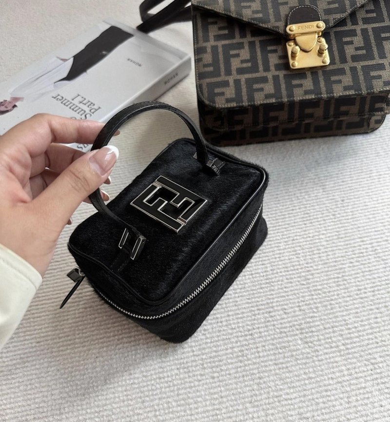 中古包 Fendi 芬迪 黑銀琉璃扣毛毛小盒子 - 化妝包/收納袋 - 其他材質 黑色