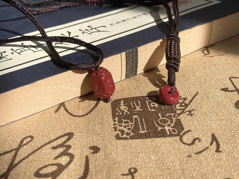 [Six-character motto. Purple gold and cinnabar. Hand-woven rope necklace] Six-character mantra, peace buckle, necklace - Collar Necklaces - Other Materials Red