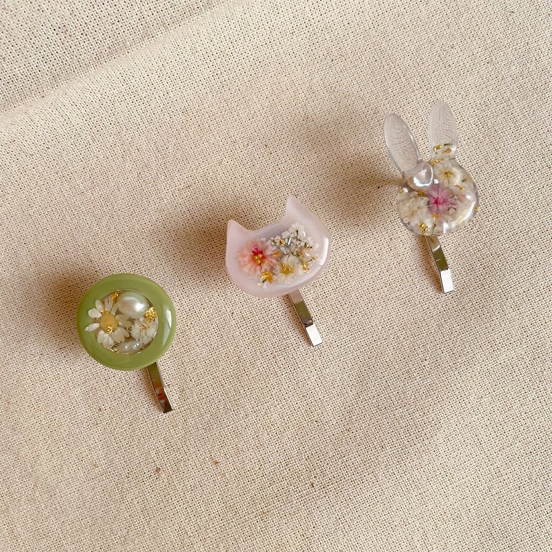 Flower hairpin. Hairpin/Pearl/Dried Flower - Hair Accessories - Resin Multicolor