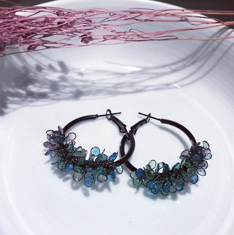 黑天使的花籃耳針【冥王星藍】 - 耳環/耳夾 - 其他材質 藍色