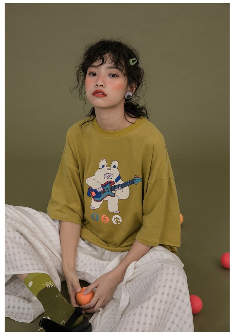 Deli Monster | Musician | Cartoon Childlike ins Round Neck Fresh Campus Vintage Loose Thin T-shirt Short Sleeve - เสื้อยืดผู้หญิง - ผ้าฝ้าย/ผ้าลินิน 