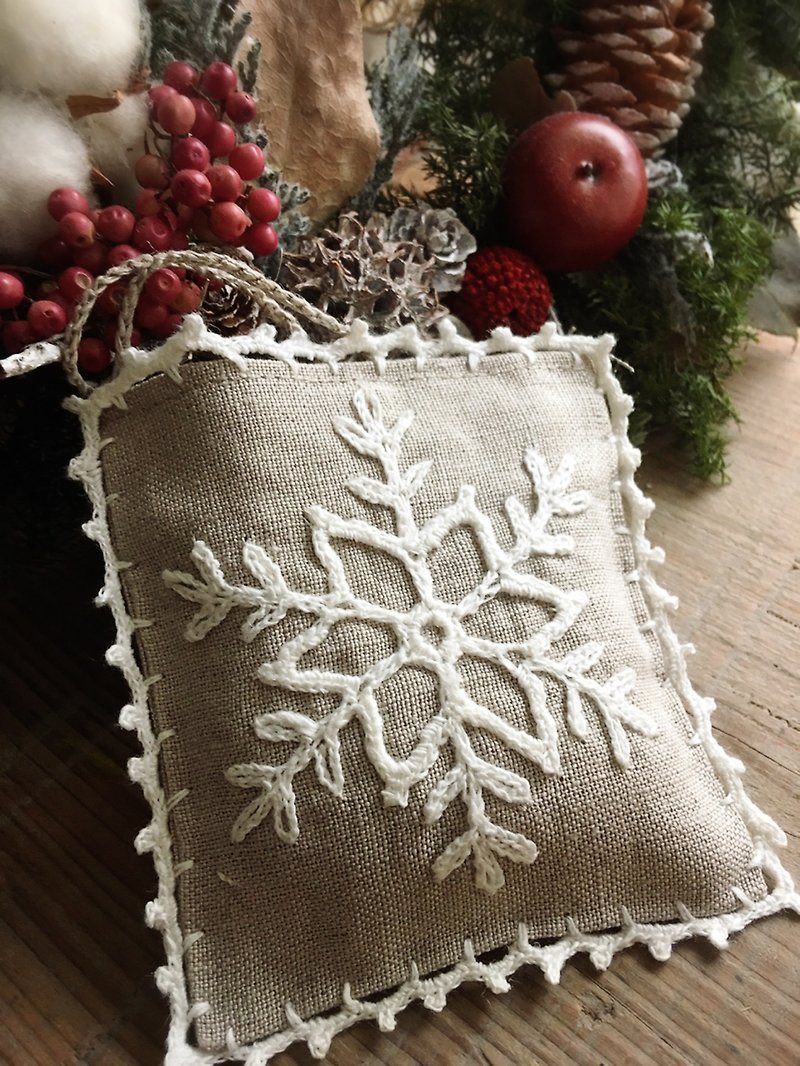 Lavender linen sachet off-white x off-white snowflake - Fragrances - Cotton & Hemp 