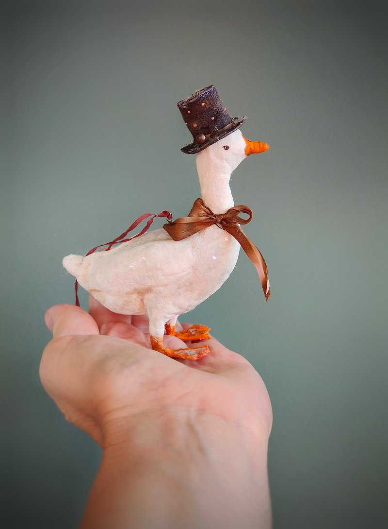 Christmas tree toy. Goose in hat. Vintage style - ตุ๊กตา - วัสดุอื่นๆ ขาว
