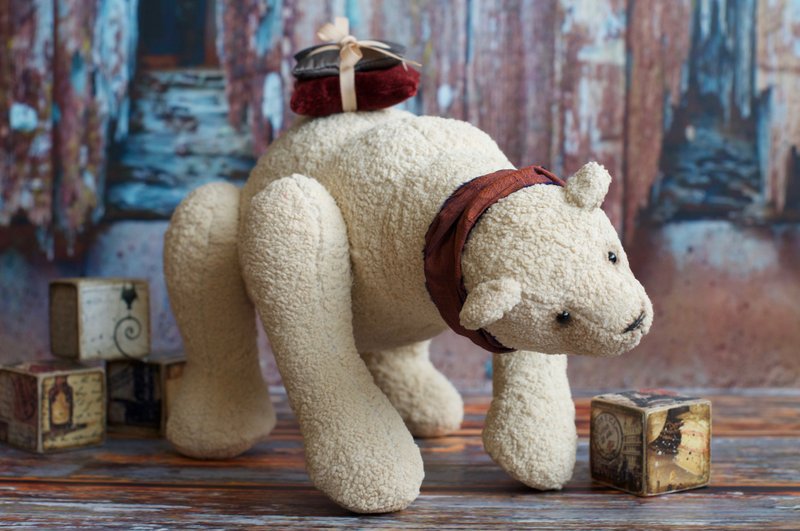 White Polar teddy Bear created with vintage plush - 公仔/玩偶 - 其他材質 
