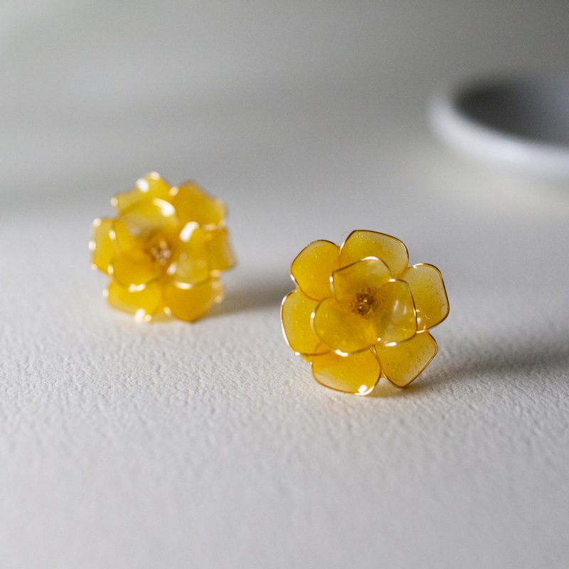 【Veverka】輕擁-淺薄香-樹脂耳環 造花液 水晶花 樹脂花 - 耳環/耳夾/耳骨夾 - 樹脂 橘色