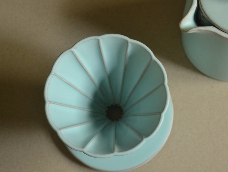 Ocean blue chrysanthemum-shaped long-ribbed filter cup 01 (without handle) Mid-Autumn Festival gift - เครื่องทำกาแฟ - ดินเผา สีน้ำเงิน