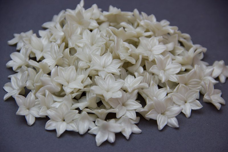 Pearl Lily flowers Beads, Polymer Clay Beads, Lily flowers 2-2.5cm Supplies bead - 零件/散裝材料/工具 - 塑膠 白色