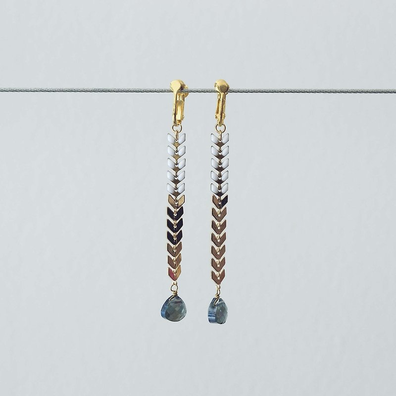Sophisticated Chevron Chain Earrings - 耳環/耳夾 - 其他材質 金色