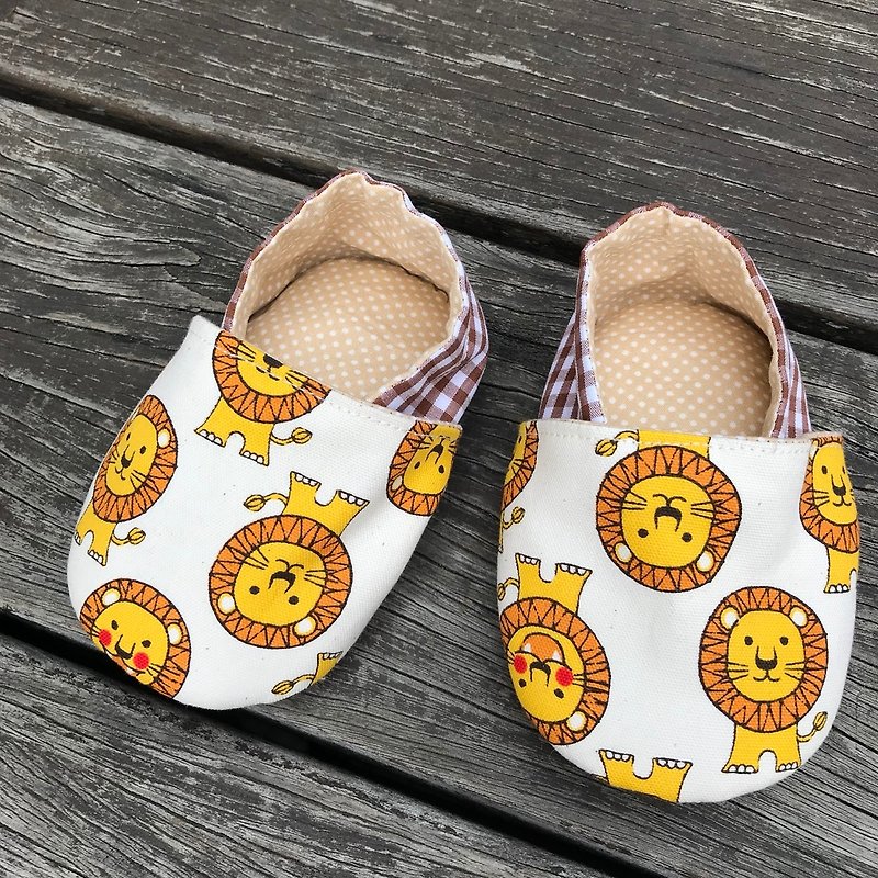 Super cute little lion <toddler shoes. Baby shoes> handmade shoes - Kids' Shoes - Cotton & Hemp Brown