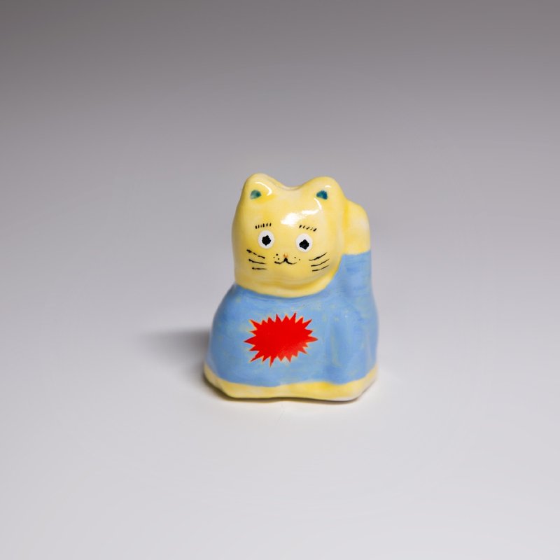 街頭開運招財貓-T恤貓-藍T紅驚爆價 - 擺飾/家飾品 - 陶 白色