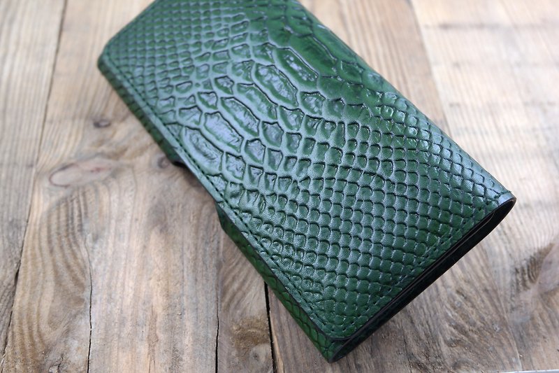 Api Handmade~Mobile Phone Case~Horizontal Waistband~Python Skin Pattern Green~iPhone11,12 - Phone Cases - Genuine Leather Green
