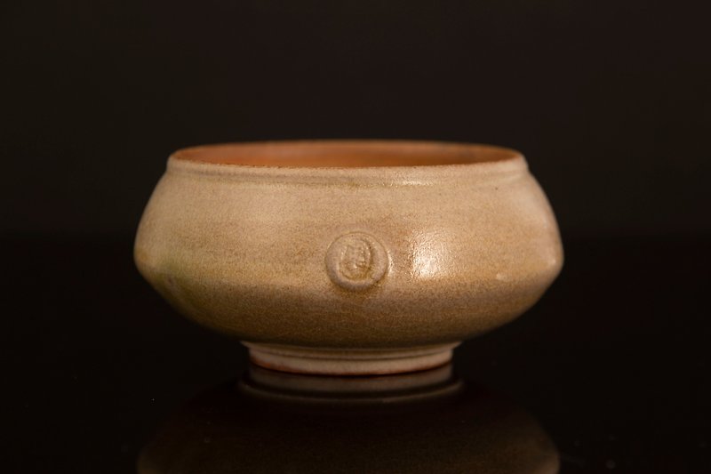 Flat pot series // Handmade pots, pottery pots, flowers, pots, mountains and weeds - เซรามิก - ดินเผา สีกากี