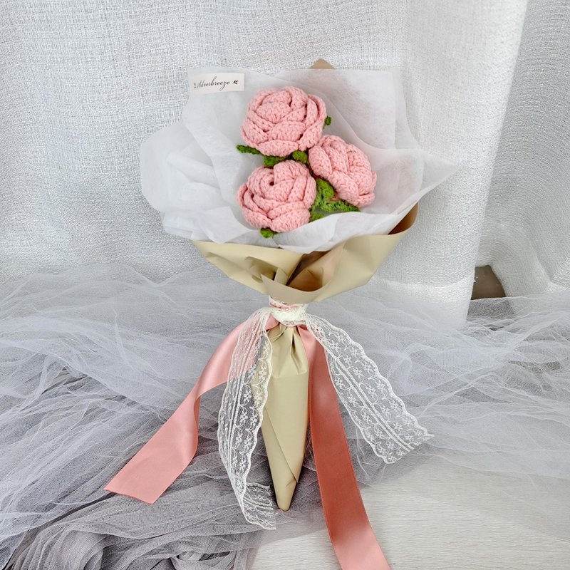 Romantic rose hand crochet bouquet Valentine's Day Graduation Gift Mother's Day Girlfriend Birthday CRF-033 - ของวางตกแต่ง - เส้นใยสังเคราะห์ สึชมพู