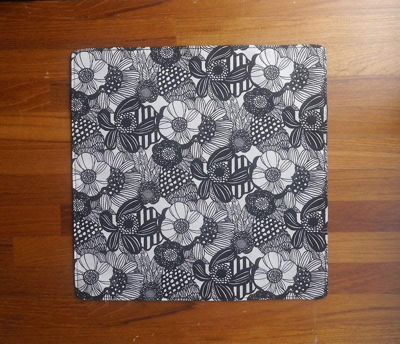 Japanese cotton handkerchief = flower = black (2 colors in total)
