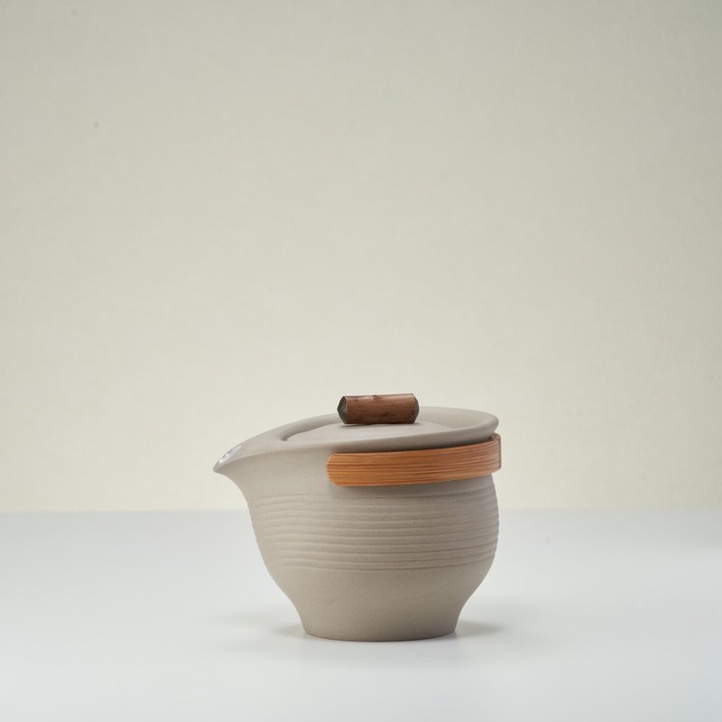 逸II │ Leisure II - 淺褐茶壺 - 茶壺/茶杯/茶具 - 瓷 卡其色