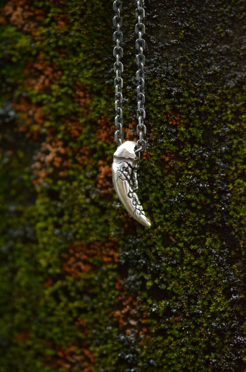 獸牙墜 Beast tooth pendant - 項鍊 - 銀 銀色
