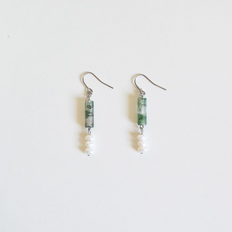 Sea Kiss Natural Stone Pearl Earrings - ต่างหู - ไข่มุก สีเขียว