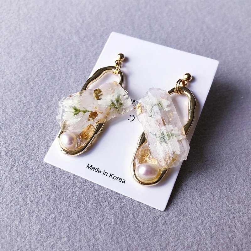 【茜作】乾燥花手工定制耳環 耳夾 耳針 耳墜 聖誕飄雪 吊墜設計 - 耳環/耳夾/耳骨夾 - 植物．花 白色